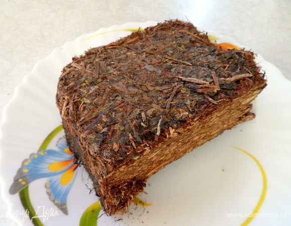 Берем плиточный калмыцкий чай. Я использовала четверть такого кусочка.