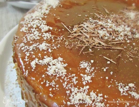 Перед подачей украсить по своему желанию (у меня тертый шоколад и арахис).