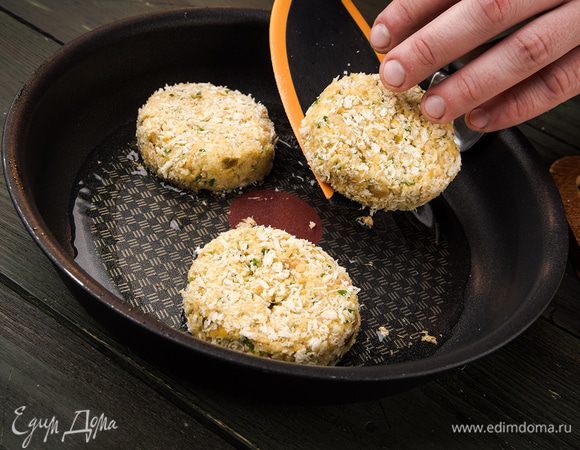 Обжариваем на растительном масле с двух сторон до готовности.