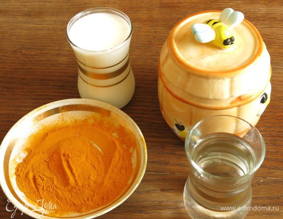 Подготовим куркуму, мед, молоко и воду.