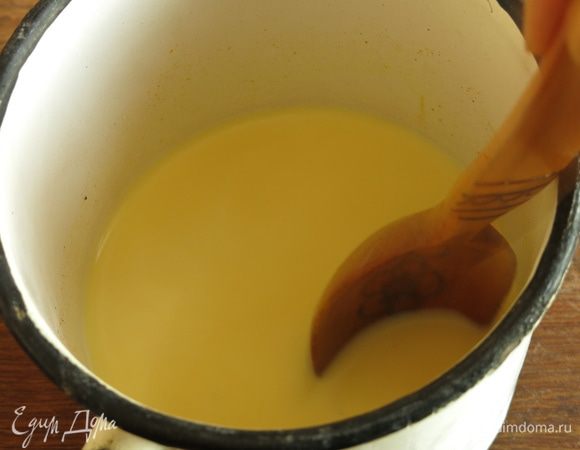 Размешиваем, кладем мед по вкусу. Можно запивать мед молоком. Приятного аппетита!