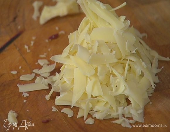 Сыр натереть.