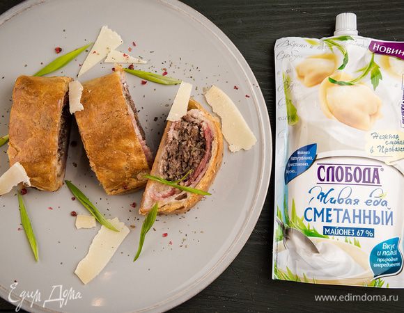 По желанию можно украсить блюдо сыром и зеленью.