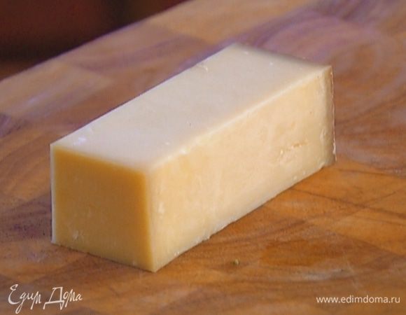 Грюйер натереть на мелкой терке.