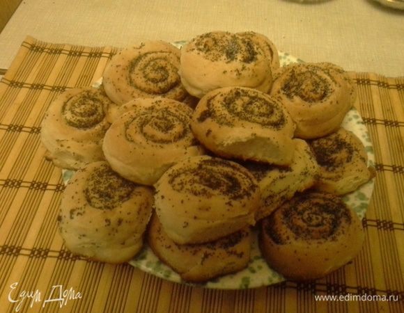 После выпечки посыпать плюшки сахарной пудрой.
Приятного аппетита!
