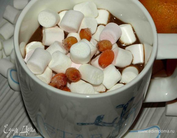 Наливаем в чашку, добавляем маршмеллоу и несколько ягод облепихи. Наслаждаемся. Приятного чаепития!