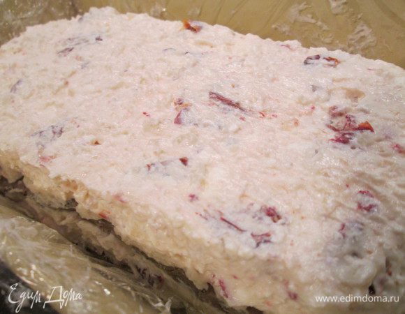 Повторяем, чередуя слои. Отправляем террин в холодильник минимум на 4 часа.

