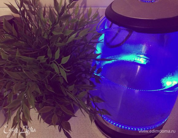 Вскипятите чайник.