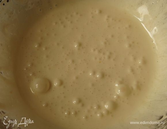 Сбиваем массу, основу для тирамису, в МК используют планетарный венчик, сбивают до полного охлаждения. Я сбивала обычным миксером, охлаждала в холодильнике.