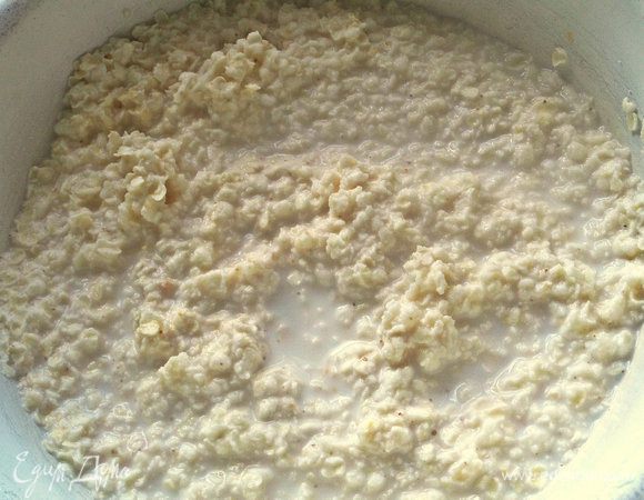 Залить молоком.