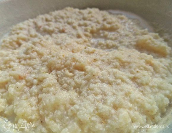 Заварить кашу с сахаром и солью. Можно даже хлопья не варить, просто залить горячим молоком и дать постоять под крышкой. Из крупы сварить кашу до готовности.