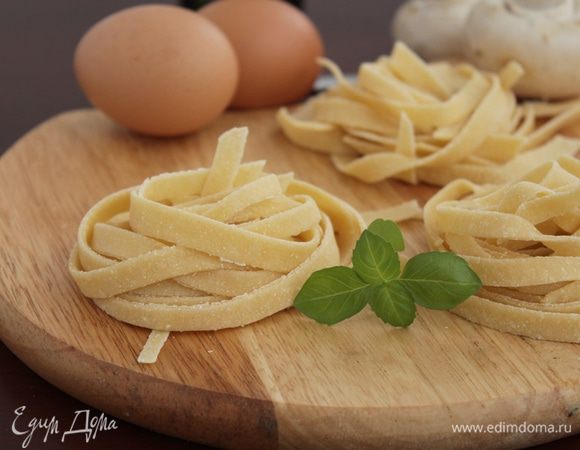 Саму пасту следует отварить в подсоленной воде. И приготовить любимый соус (но это уже другой рецепт). Приятного аппетита!