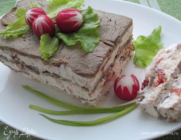 Нарезаем острым ножом и подаем. Boun appetito! 