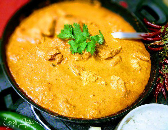 Блюдо готово. В конце тушения проверить на соль, перец и остроту. Во вкусе присутствует легкая остринка, если вы любите поострее, самое время добавить щепотку кайенского перца! 