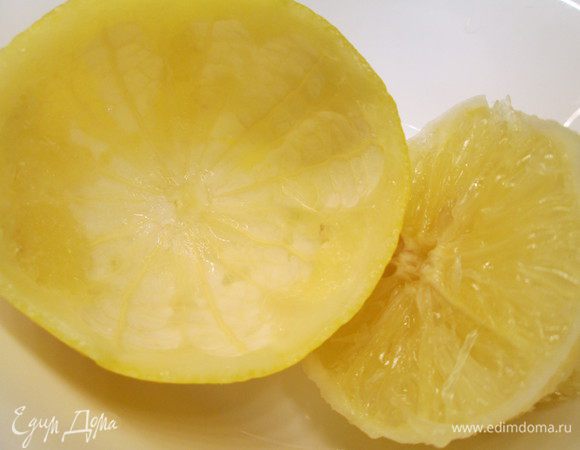Лимонные емкости для салата готовы, теперь займемся приготовлением самого салатом.