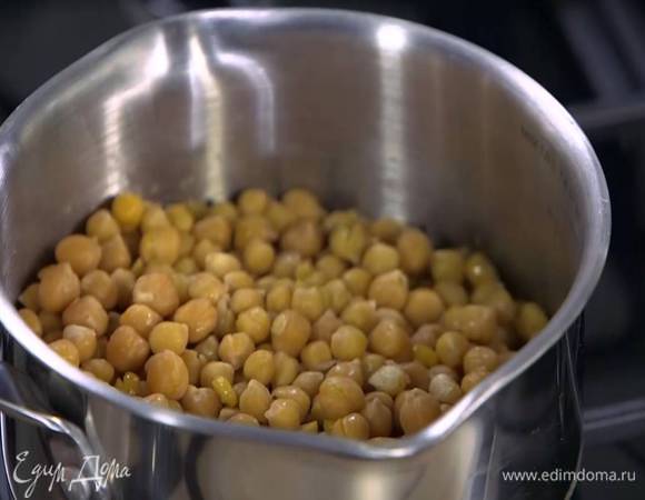 Нут отварить согласно инструкции на упаковке.