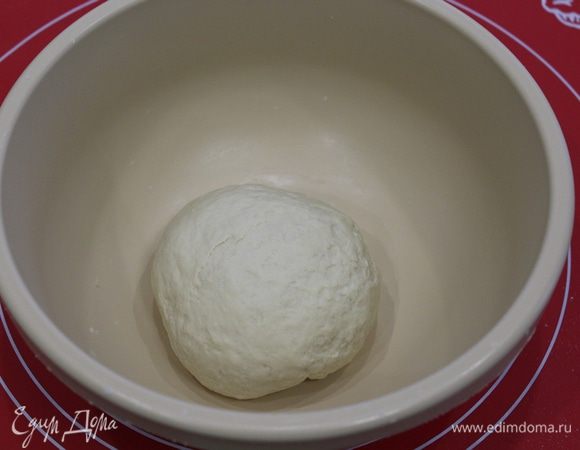 Сформировать шар, поставить в теплое место на 1 — 1,5 часа.