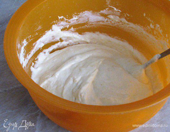 Осторожно перемешать до однородного состояния, не нарушая воздушную структуру теста.