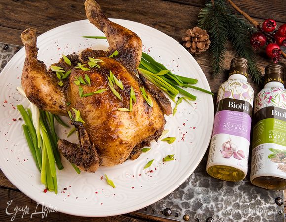 Праздничная запеченная курица готова!