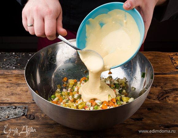 Заправить салат получившимся майонезом.