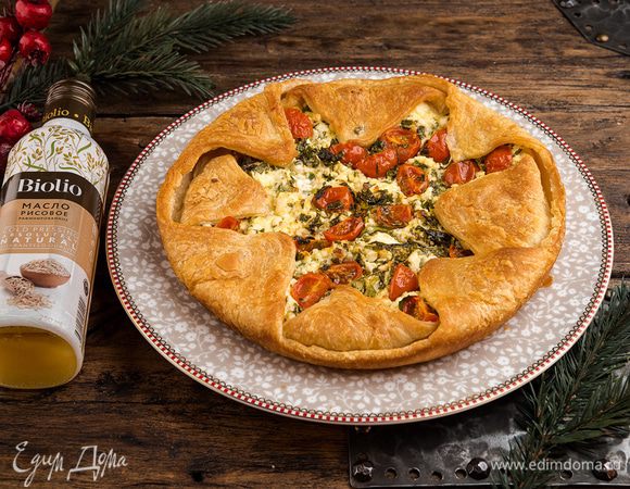 Вкусный тарт с начинкой готов!