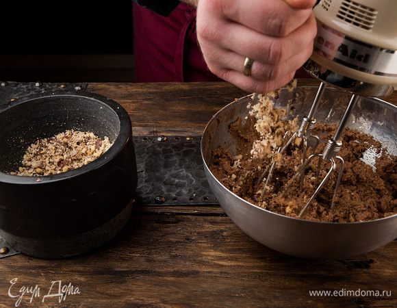 Шоколад растопить на водяной бане.