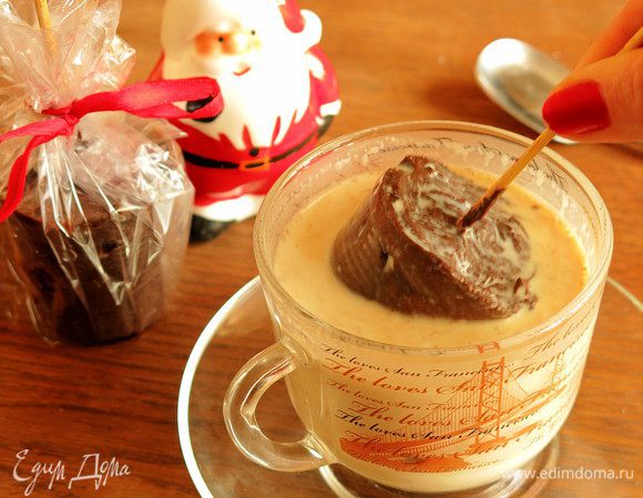 Шоколад подтаивает, молоко насыщается вкусом. Приятного аппетита!