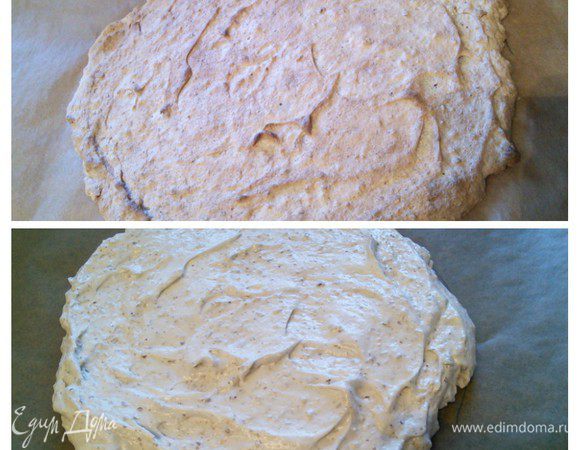 Белковую массу мысленно разделить на две части и выложить (можно при помощи кулинарного шприца) на противень, покрытый пекарской бумагой кругами диаметром ~21 см. (советую заранее начертить на пергаменте соответствующий круг). Выпекать в заранее разогретой 175°C духовке 15–20 мин. Я пекла в режиме конвекции при температуре 150°С, удобно, потому что сразу можно выпекать оба коржа. Вынуть из духовки и охладить. После того, как коржи остынут, они уплотнятся. Аккуратно перевернуть коржи вверх бумагой и снять ее. 