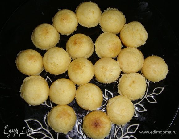 Форму остудить! И только после этого вынуть шарики.