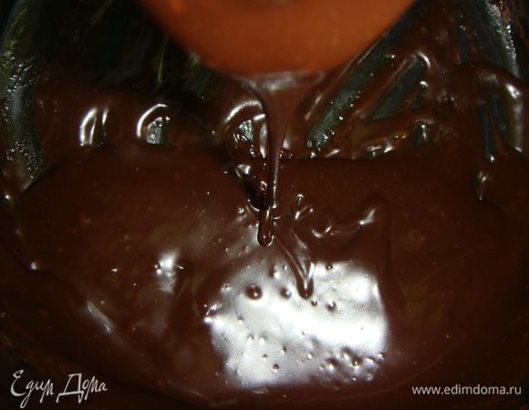 Шоколад растопить на водяной бане.