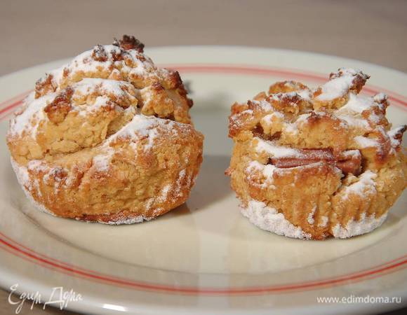 Выпекать маффины в разогретой духовке 20‒25 минут.