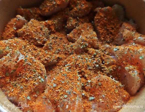 Приправой для курочки.