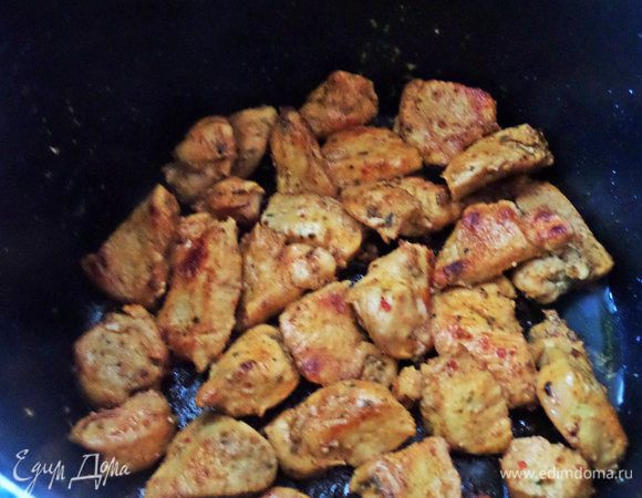 Жарим по 5 минут с каждой стороны.