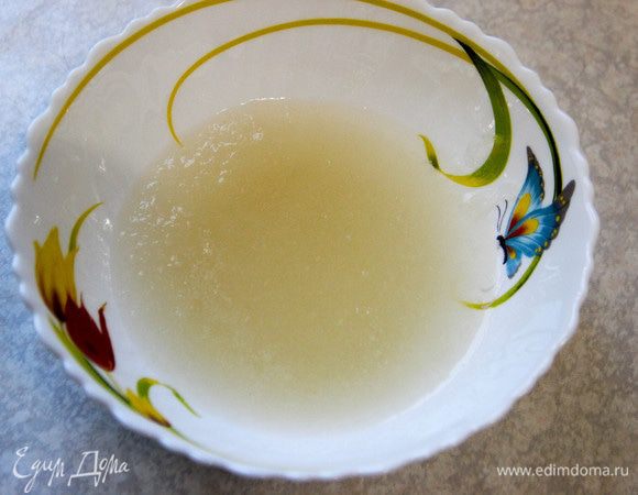 Желатин замачиваем в холодной воде на 40 минут. 