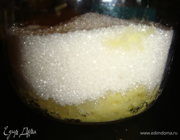 Всыпать сахар.