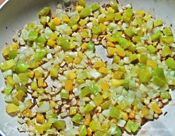 Обжарить на оливковом масле.