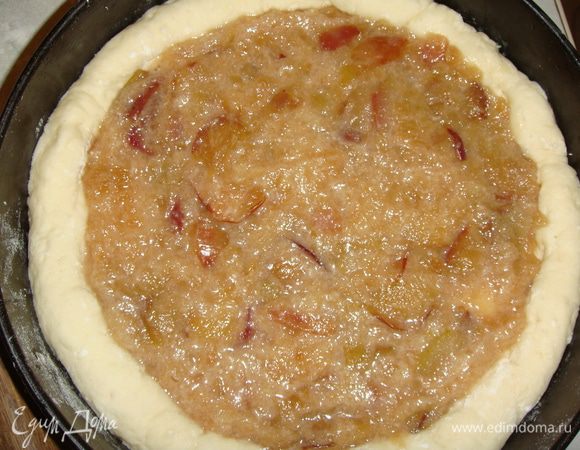 Выложить начинку.