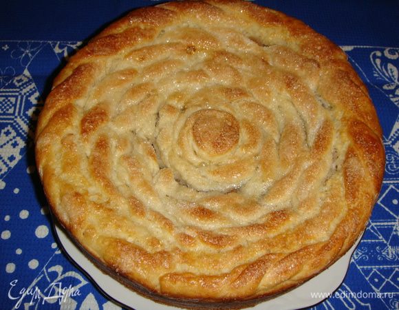 Выпекать пирог при температуре 180°С минут 45 — 50, до золотистого цвета.