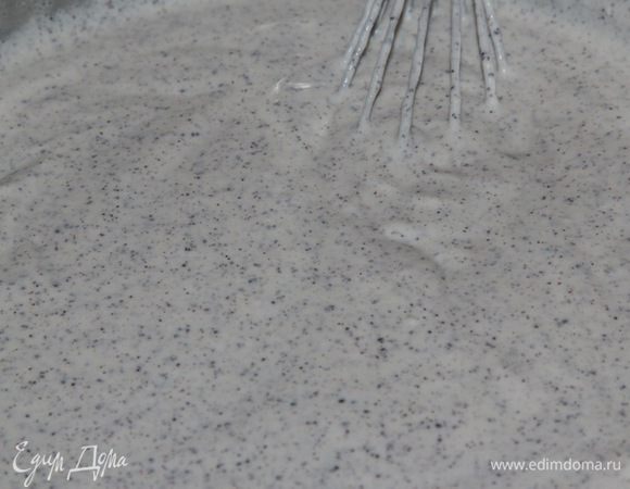 Получается вот такая сливочно-творожная масса с маком, воздушная. 