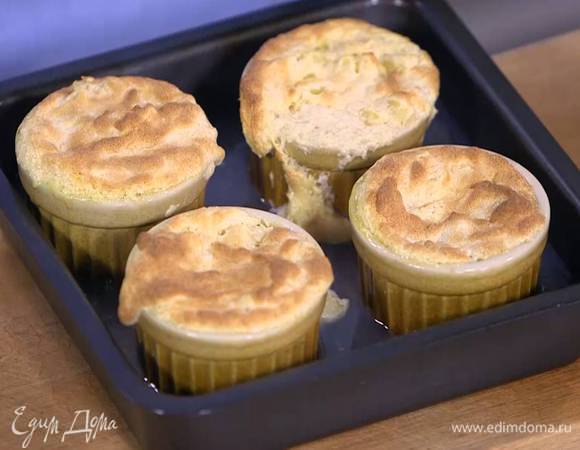 Выпекать суфле в разогретой духовке 12 минут.