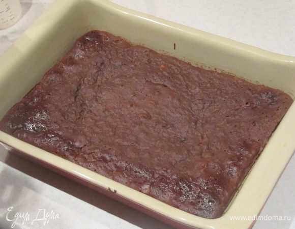 Готовый брауни остудить, не вынимая из формы.