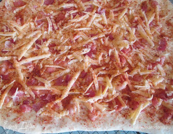 Посыпаем щедро паприкой.