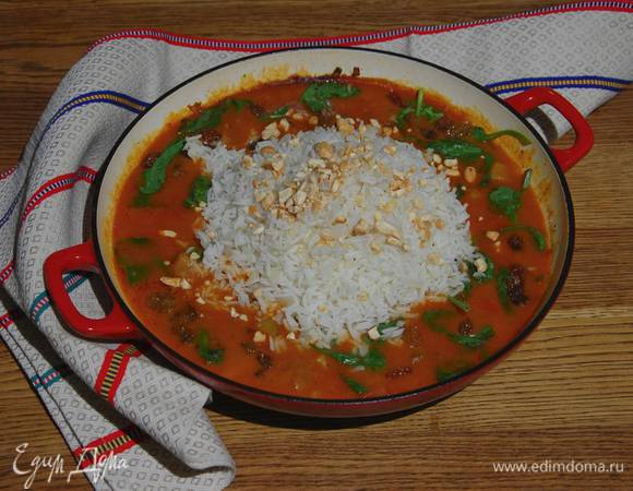Подавать на стол прямо в сковороде.