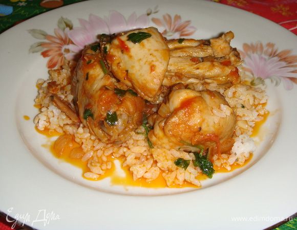 Подавать «Каччиаторе» с рисом или спагетти. Мясо получилось очень вкусным и нежным. Приятного аппетита !