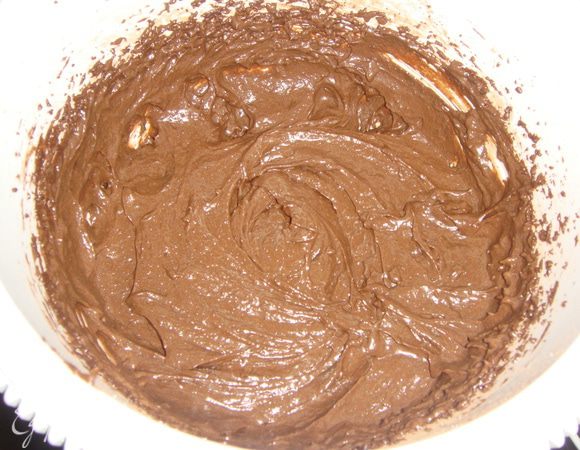 Взбивать глазурь 5 минут.