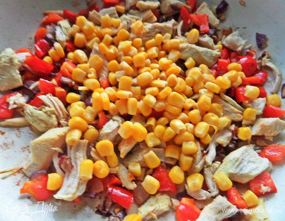 В конце всыпать кукурузу.