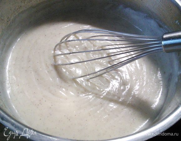 Влить при постоянном помешивании крахмал и заварить пудинг. 