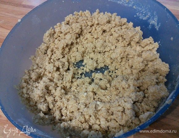 Штрейзель готов, когда на дне не остается сухих ингредиентов,  только комки. 