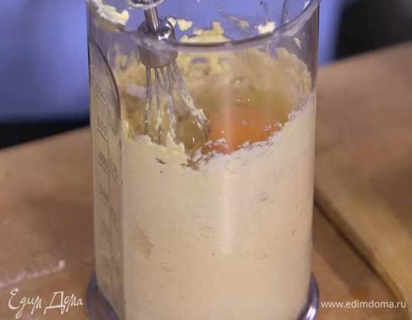 Продолжая взбивать, по одному ввести яйца.