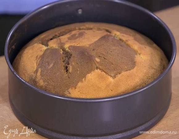 Выпекать кекс в разогретой духовке 35 минут.